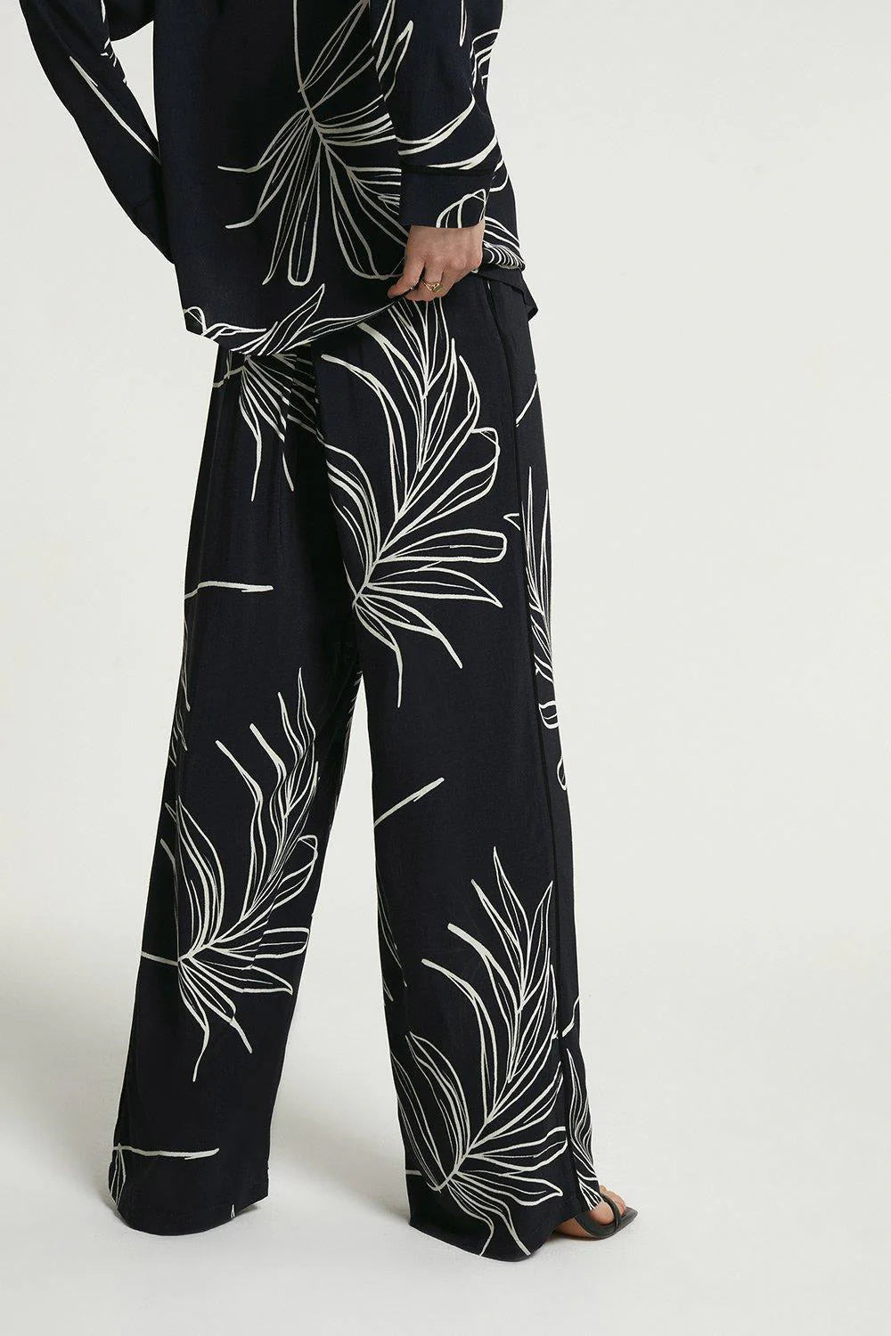 Korean Leaves Noir | Relaxed Co-ord Set